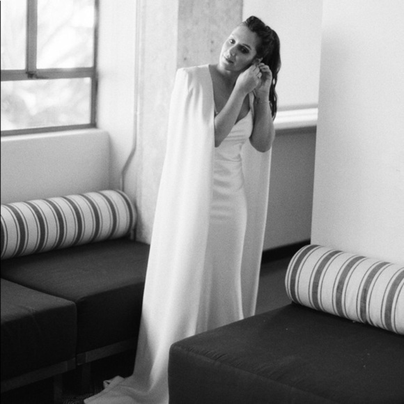 Sophie et Voila Wedding Icon Collection Cape - Picture 5 of 6